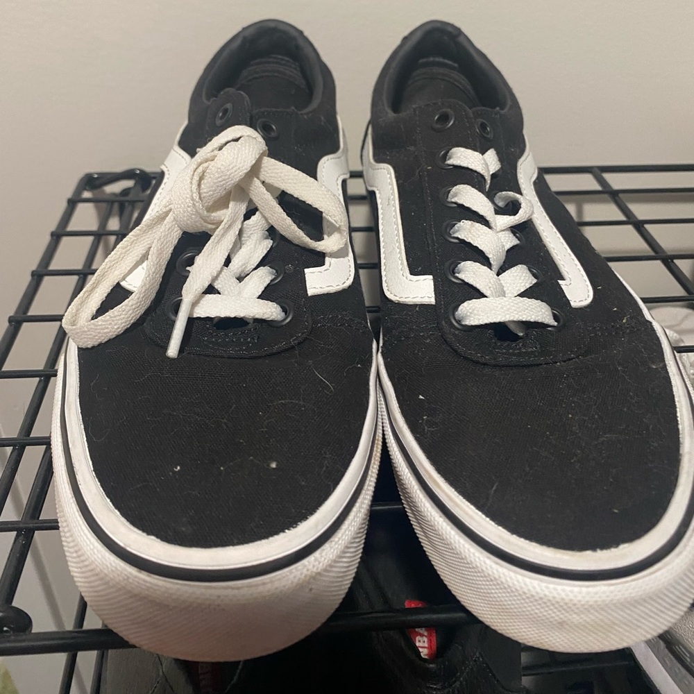 Classic Black & White Vans Women’s 8.5 | GUC